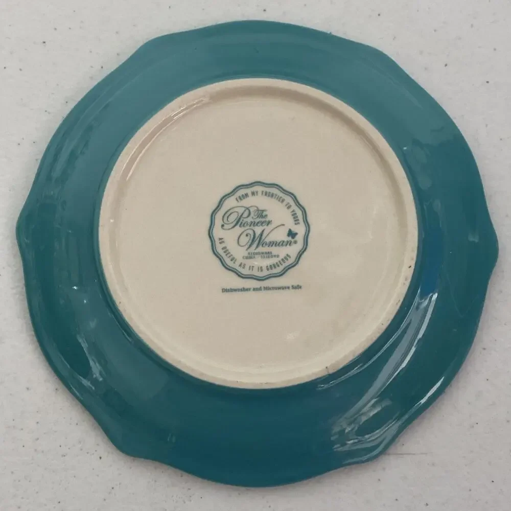 Pioneer Woman Christmas Dog And Roses Appetizer Dessert Pie Plate 6.5 Inches - Picture 2 of 4